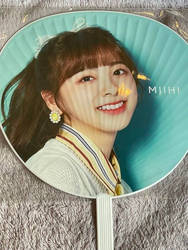 Amazon.co.jp: NiziU ミイヒ うちわ ピケット 運動会 公式 グッズ