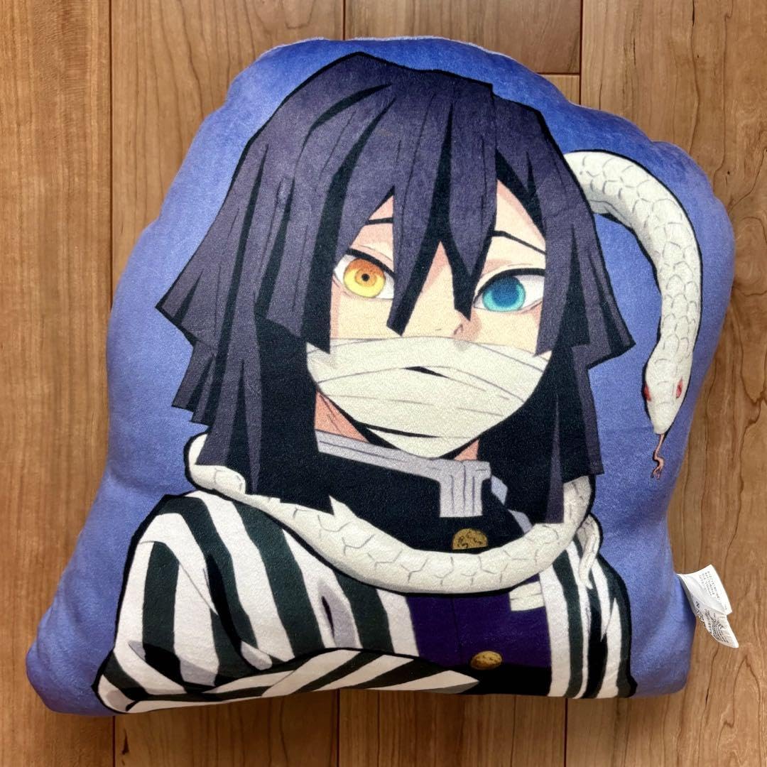 Amazon.co.jp: 鬼 滅 しまむら ダイカットクッション 伊黒小芭内 タグ