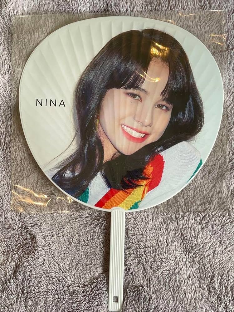 Amazon.co.jp: NiziU ニナ うちわ Make you happy メキハピ : おもちゃ