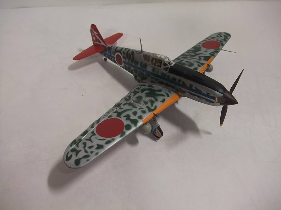 Amazon.co.jp: 完成品 日本陸軍 三式戦闘機 飛燕 48分の1サイズ