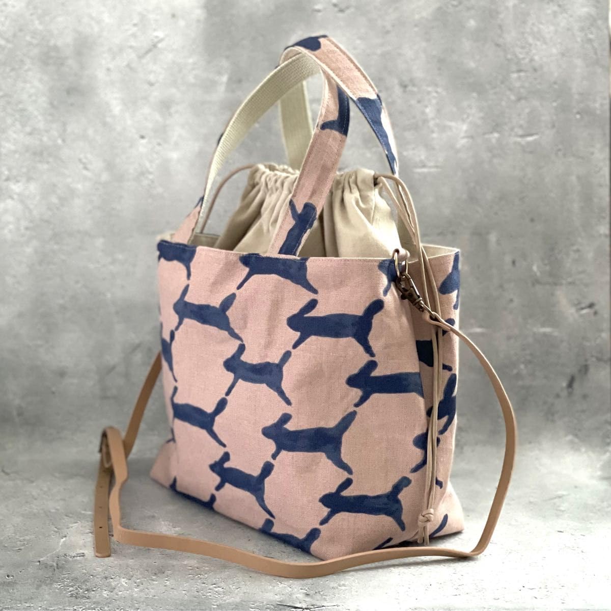 Amazon.co.jp: ミナペルホネン runrunrun pink あおり巾着トート