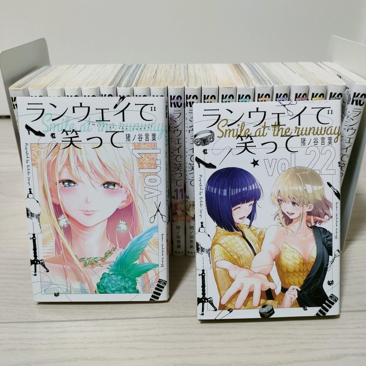 Amazon.co.jp: ランウェイで笑って 1巻から22巻 全巻セット : 文房具