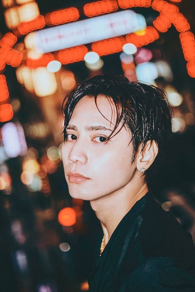 Amazon.co.jp: 光と影 神谷健太1st写真集 : 神谷 健太: 本