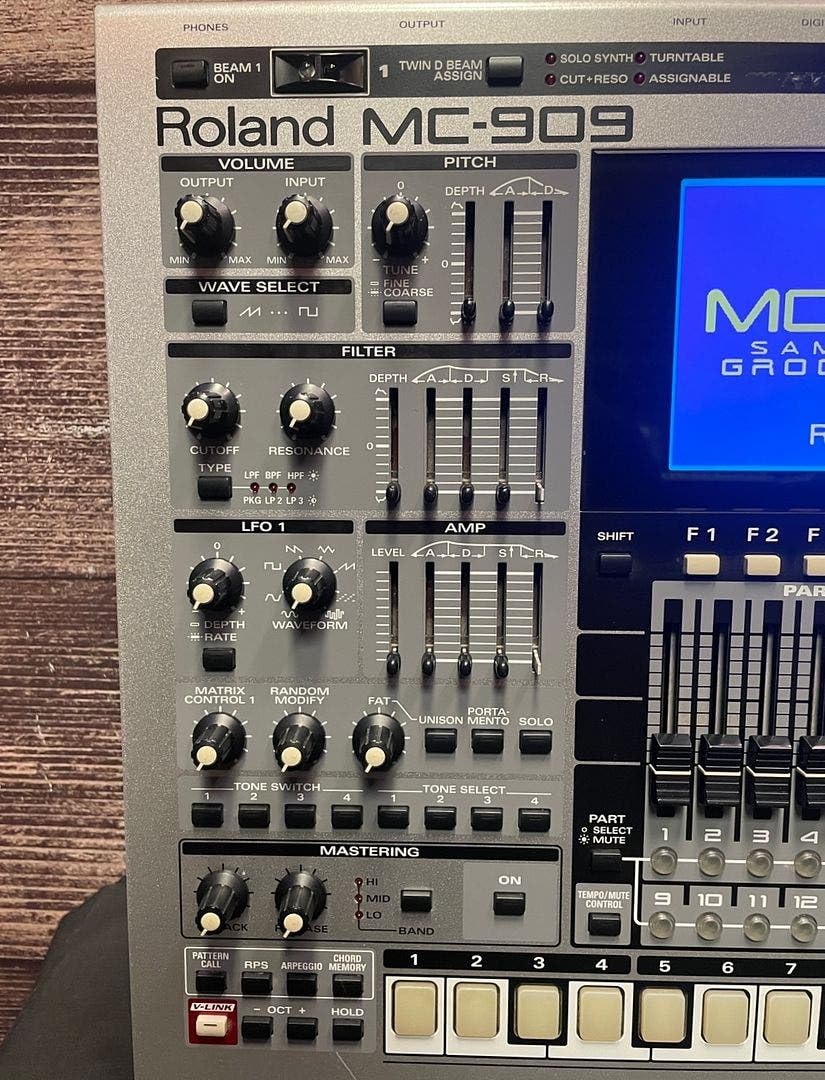 Amazon.co.jp: Roland SAMPLING GROOVEBOX MC-909 : Computers