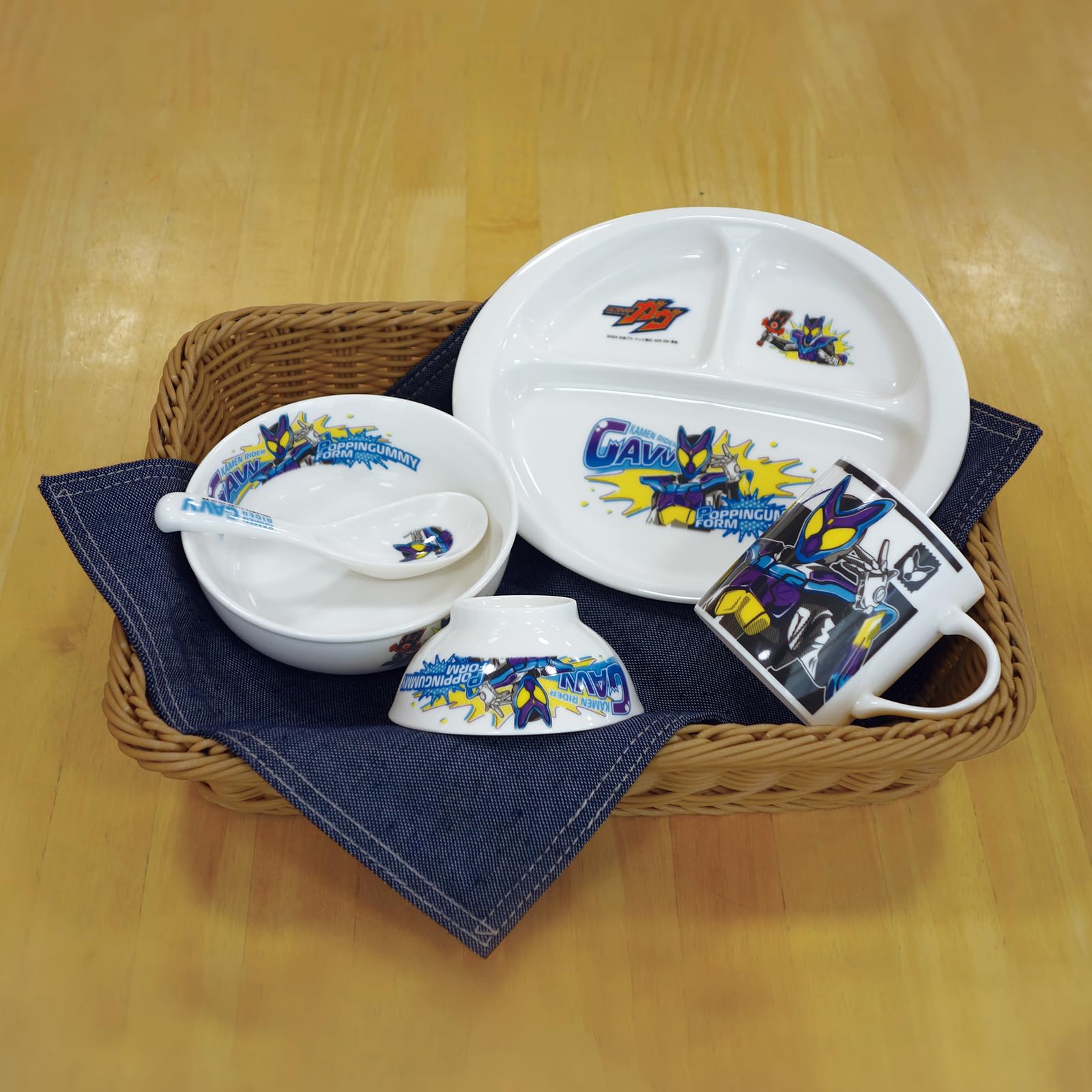 Amazon｜仮面ライダー ガヴ 皿 ランチ プレート 約23×19cm 子供用食器