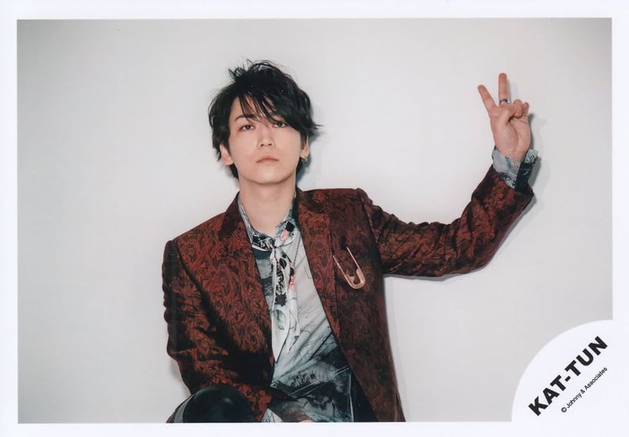 Amazon.co.jp: KAT-TUN 公式生写真 （亀梨和也）KA00056 : Toys & Games