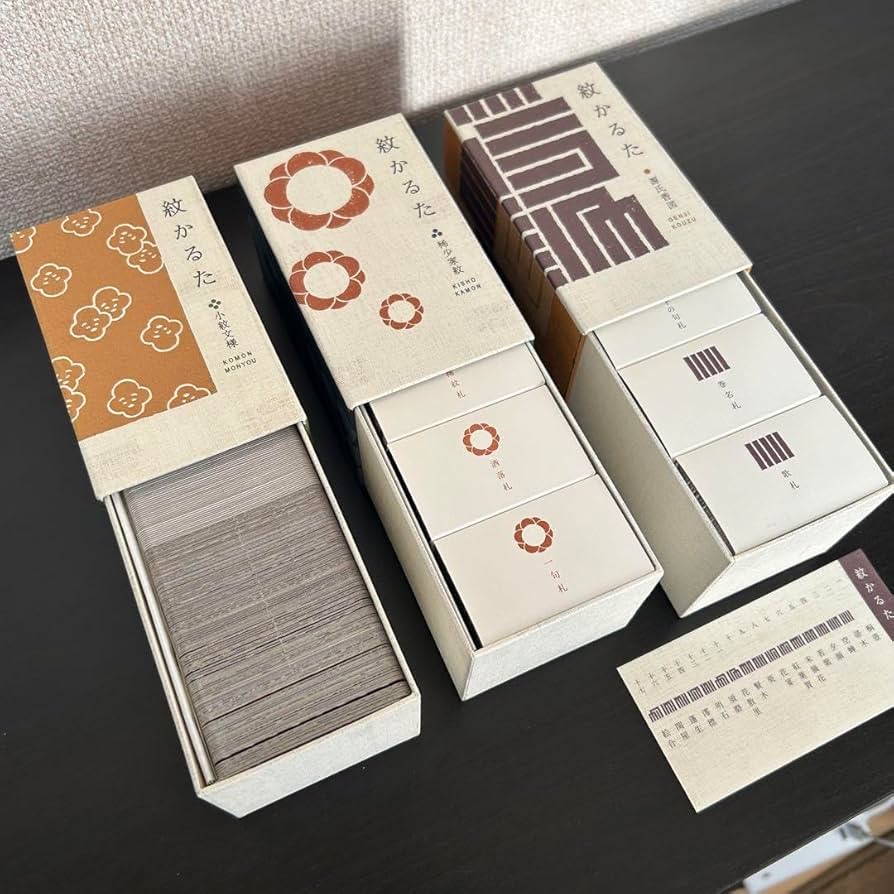 Amazon | 紋かるた 源氏香図 小紋文様 稀少家紋 3箱セット | かるた