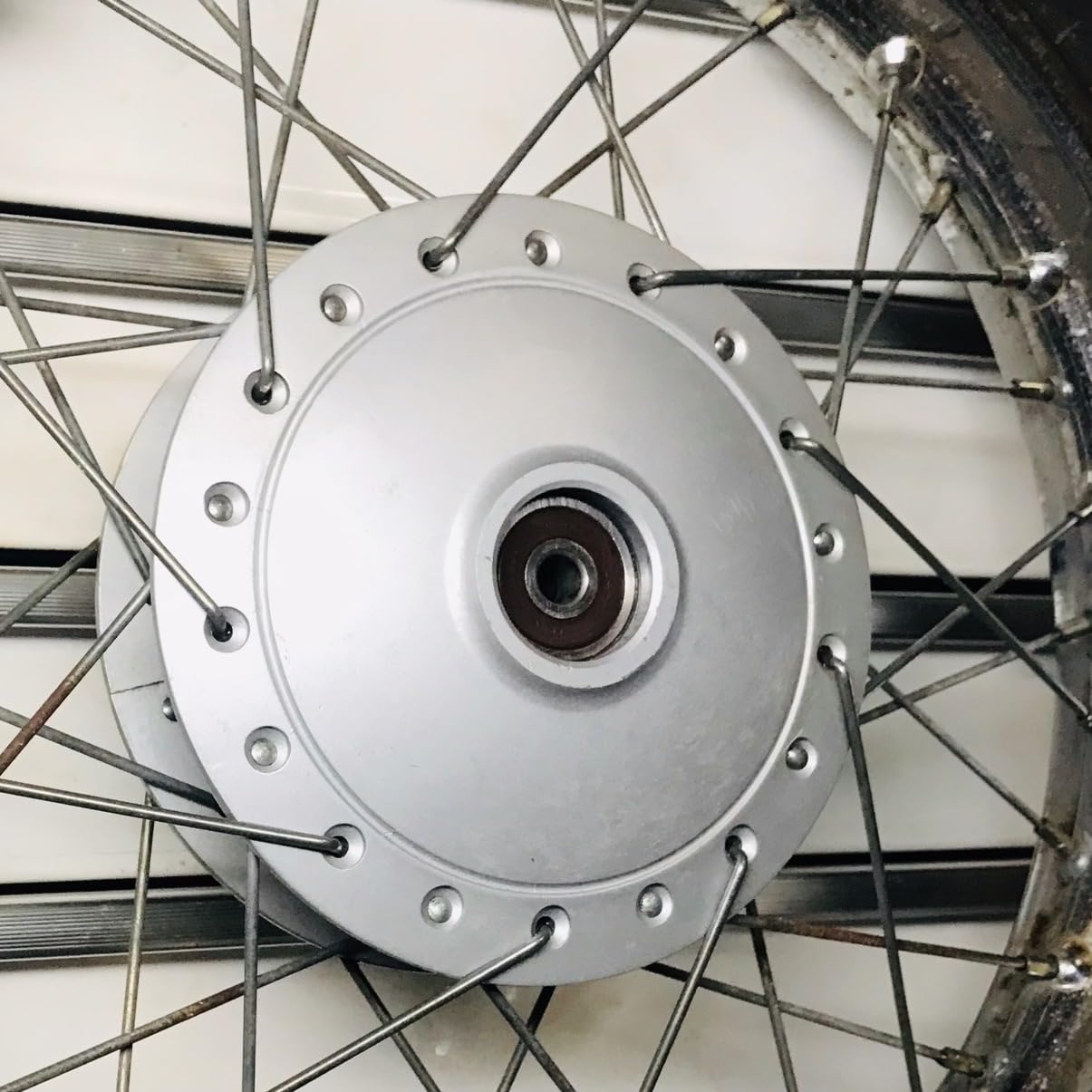 Amazon.co.jp: フロントホイールベアリング スーパーカブ50/70/90 C50