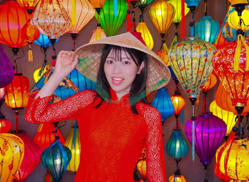 Amazon.co.jp: 初夏 UIKA 石原夏織 1st 写真集 NFTデジタル特典付き特