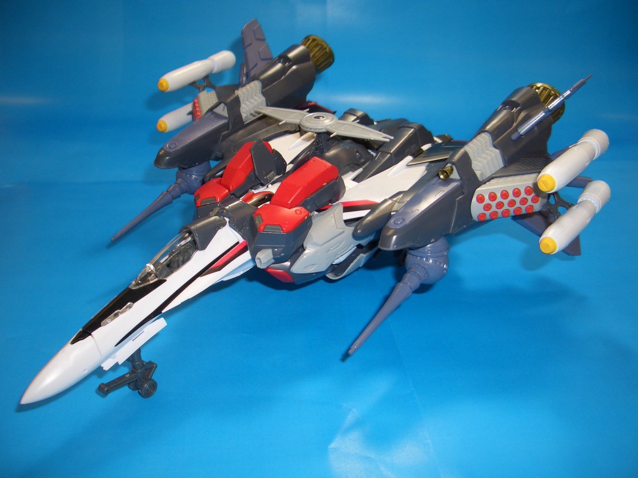 Amazon | 1/72 VF-25F アーマードメサイアバルキリー アルト機