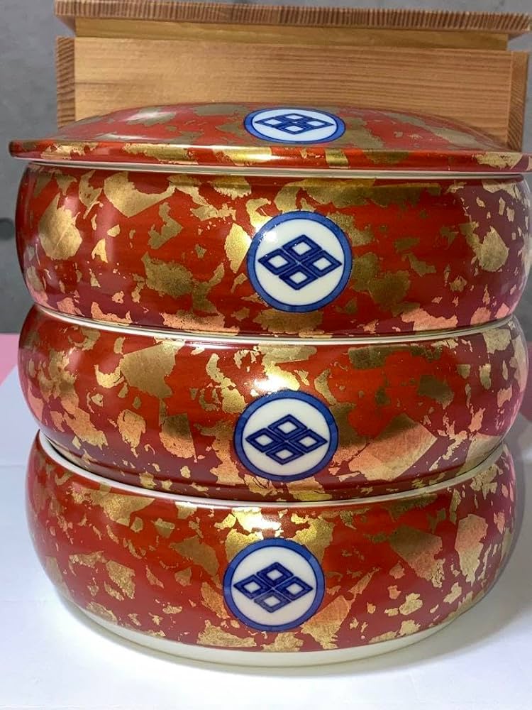 Amazon.co.jp: 2代目叶松谷(人間国宝)の作品 赤地金箔散家紋 重箱