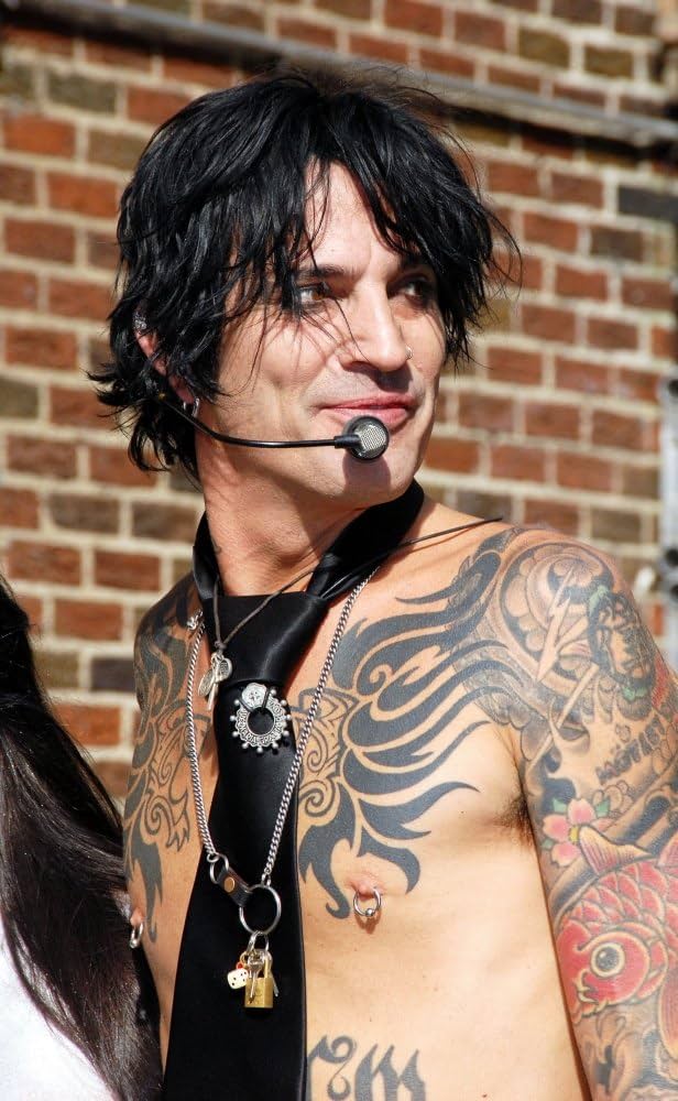 Amazon.co.jp: Posterazzi Tommy Lee (モトリー・クルー) At Talk