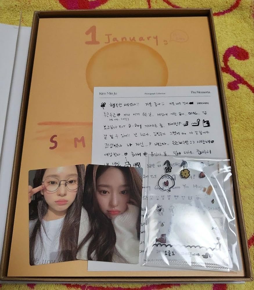 Amazon.co.jp: キムミンジュ 写真集 photobook Pro Memoria : おもちゃ