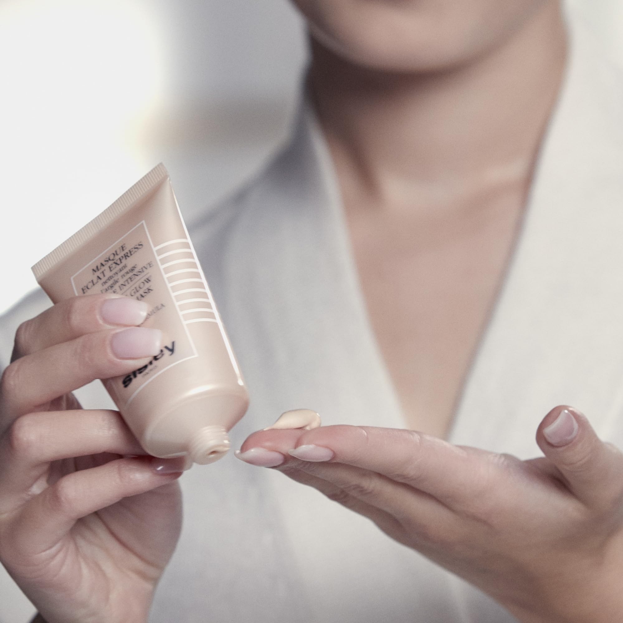 Amazon.com : Sisley Paris Radiant Glow Express Face Mask with Red