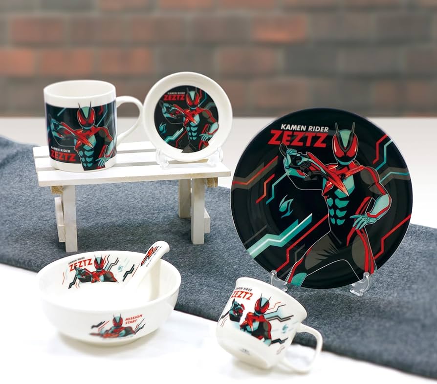 Amazon｜仮面ライダー ゼッツ 皿 カレー皿 18cm 子供用食器 電子レンジ