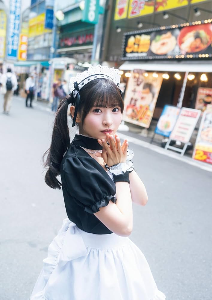 Amazon.co.jp: 小鳥遊るい 1st写真集 ことりあそび : 小鳥遊 るい