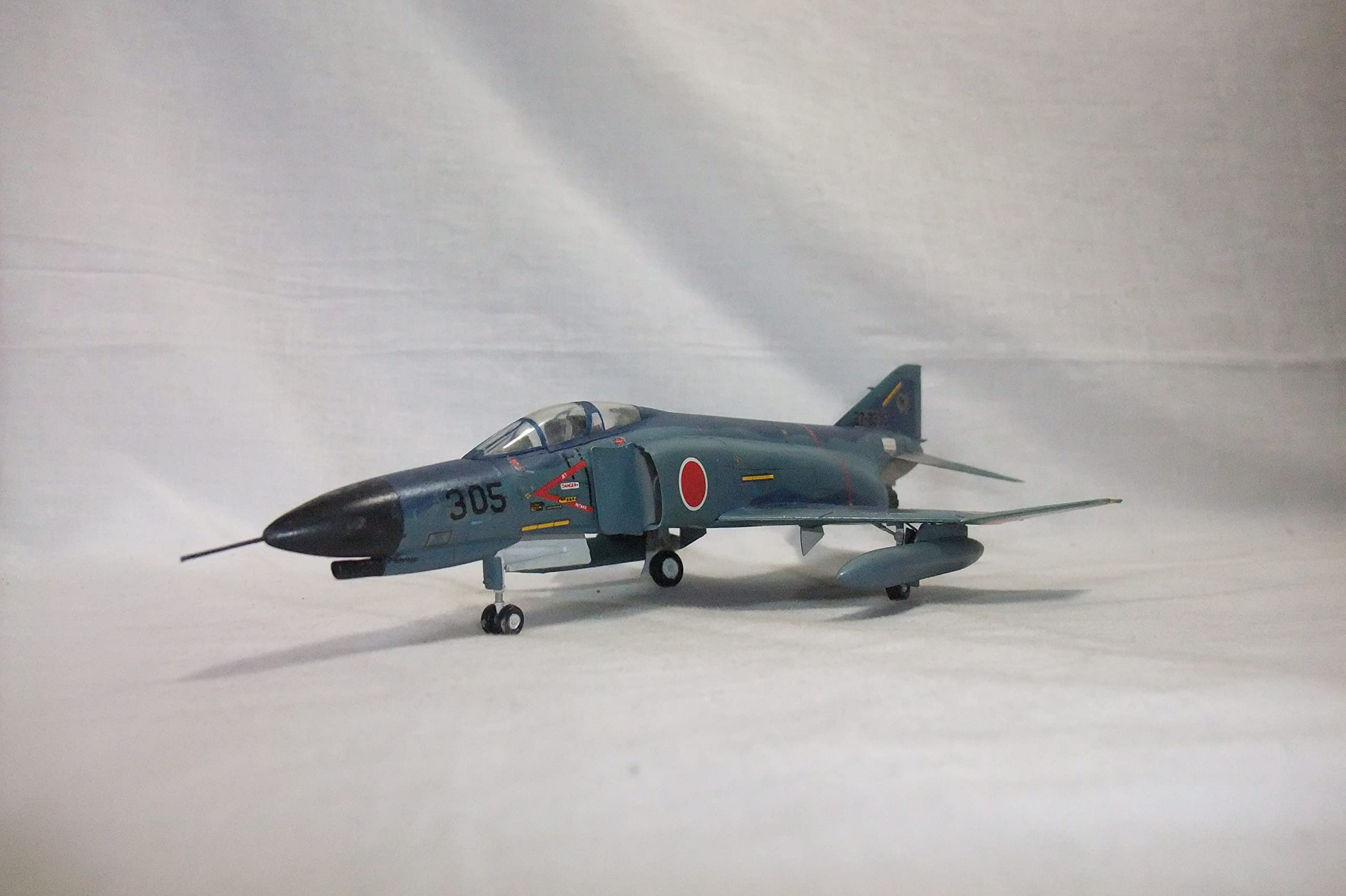 Amazon | 完成品 航空自衛隊F4EJ改ファントム戦闘機【洋上迷彩塗装