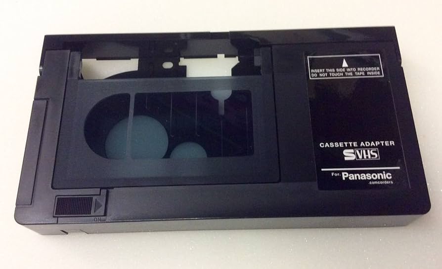 Amazon | VHS-C - VHS電動カセットアダプター - 標準的なVHSプレーヤー