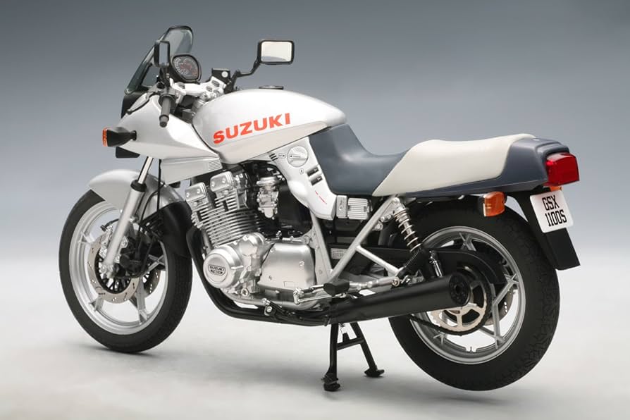 Amazon | AUTOart 1/12 スズキ GSX 1100S カタナ '81 (シルバー) 完成