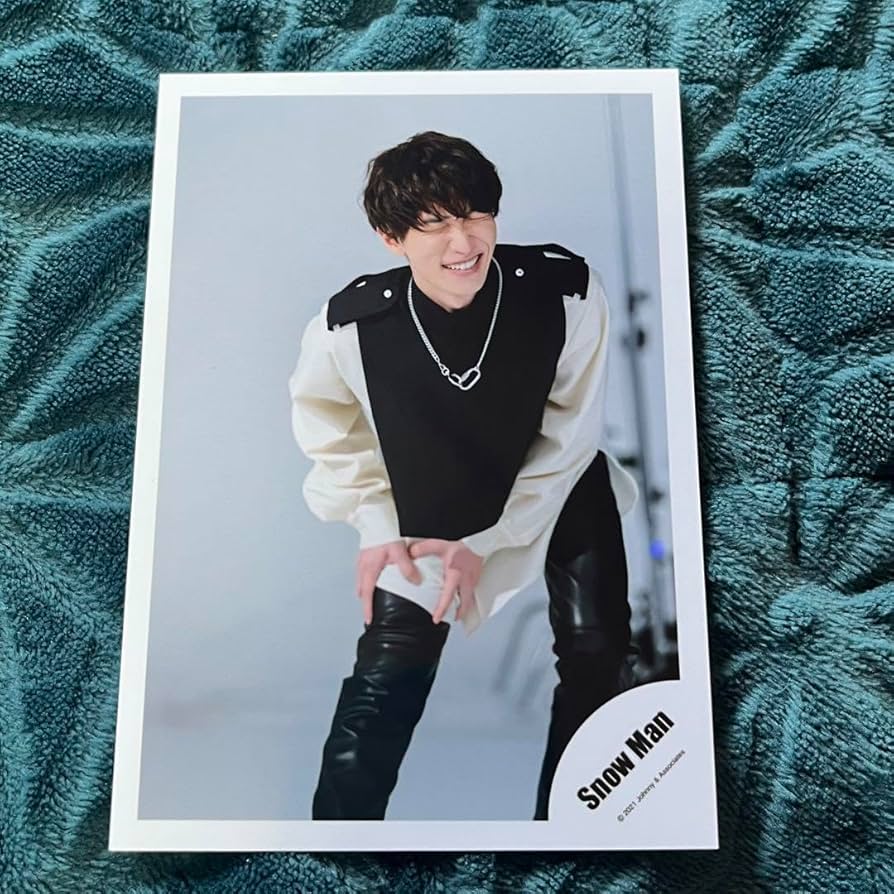 Amazon.co.jp: SnowMan Grandeur 公式写真 オフショット 渡辺翔太