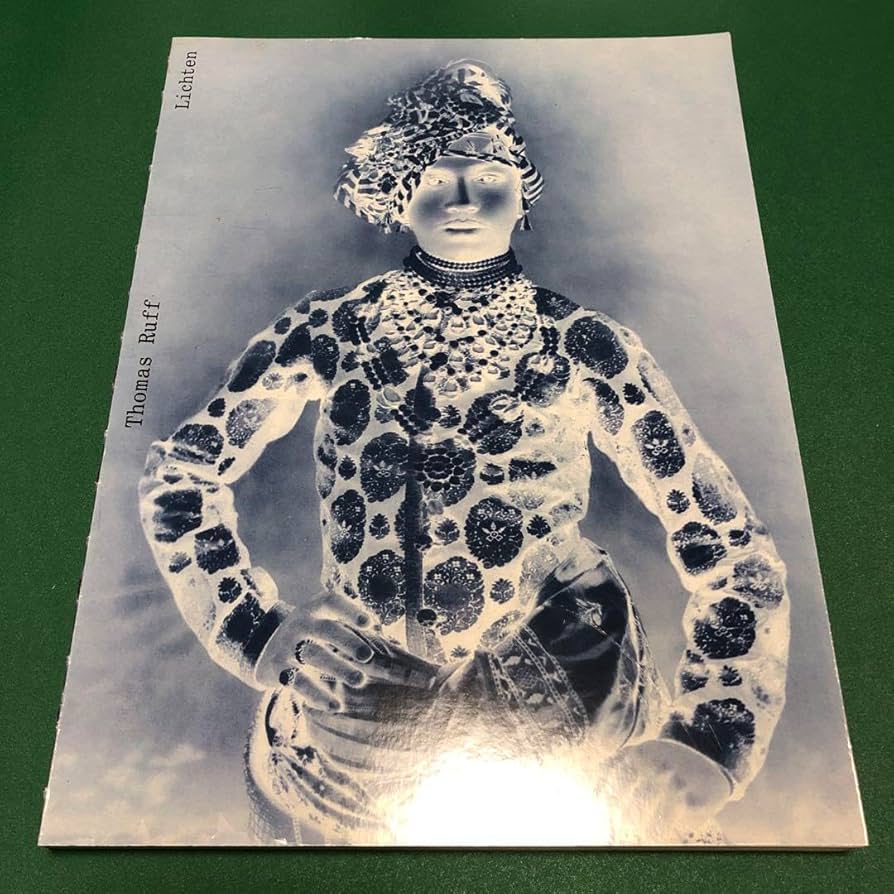 Amazon.co.jp: Thomas Ruff Lichten トーマスルフ 作品集 : おもちゃ