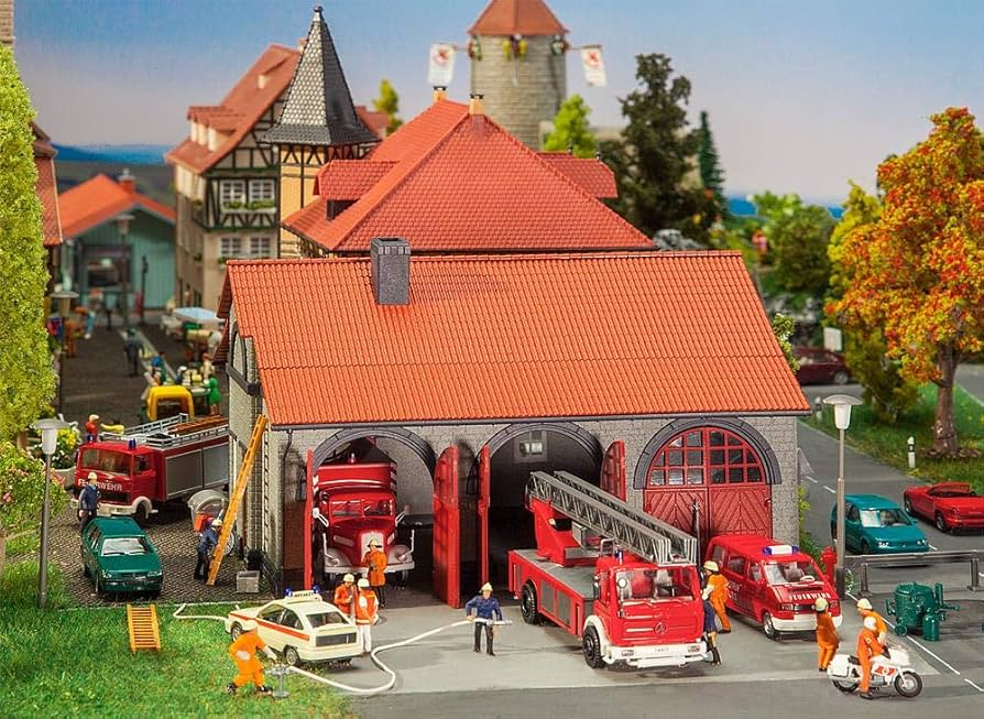 Amazon | FALLER ファーラー 130162 H0 1/87 町並み建物 | 鉄道模型 通販