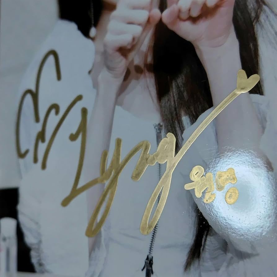 Amazon.co.jp: IVE ウォニョン 直筆サイン入り 写真 : おもちゃ