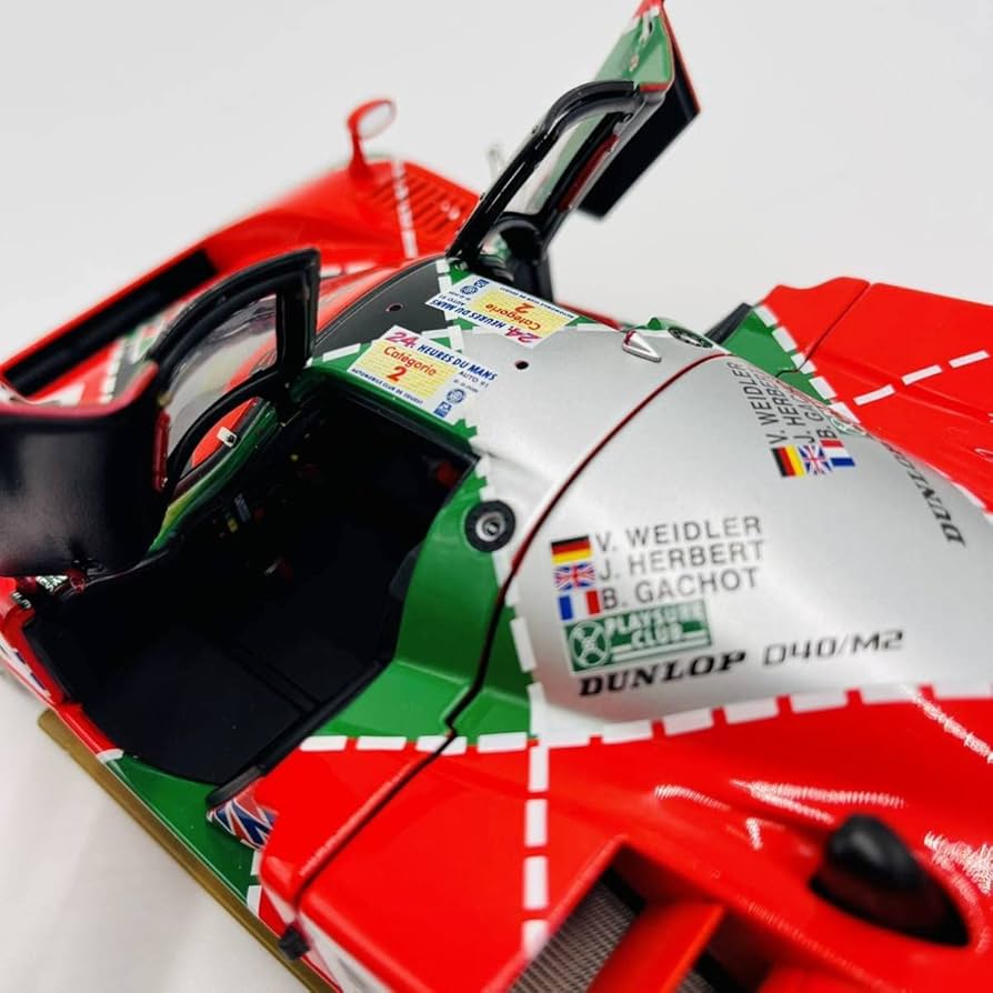 値下げオートアート1/18 マツダ 787B (限定・優勝トロフィー付) 欠品無