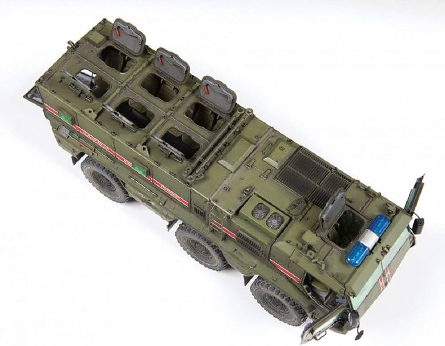 Amazon | ズベズダ 1/35 ロシア陸軍 装輪装甲車 タイフーン-K