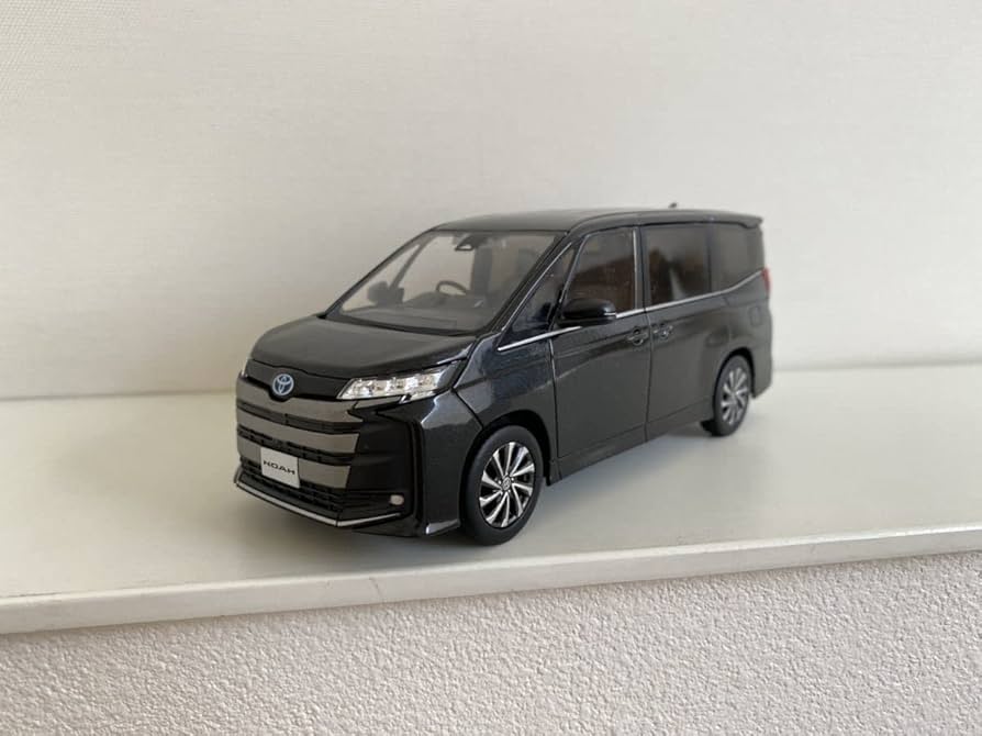 Amazon | ミニカー 1/30 新型 ノア S-Z 90系 カラーサンプル ミニカー