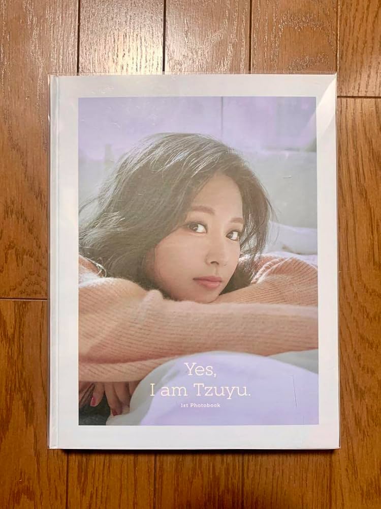 Amazon.co.jp: TWICE ツウィ 写真集 yes I am Tzuyu フォトブック : ホビー