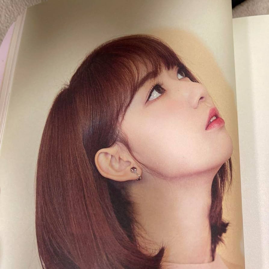 Amazon.co.jp: 宮脇咲良 IZ*ONE直筆サイン : おもちゃ