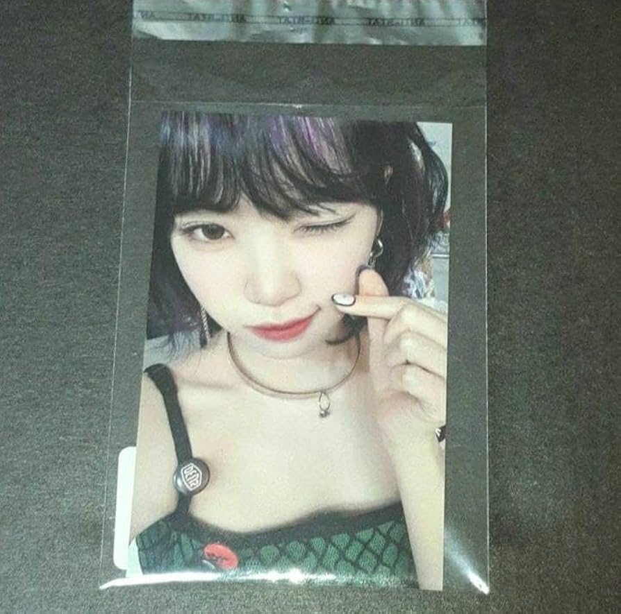 Amazon.co.jp: LESSERAFIM キムチェウォン UNFORGIVEN トレカ ラキドロ