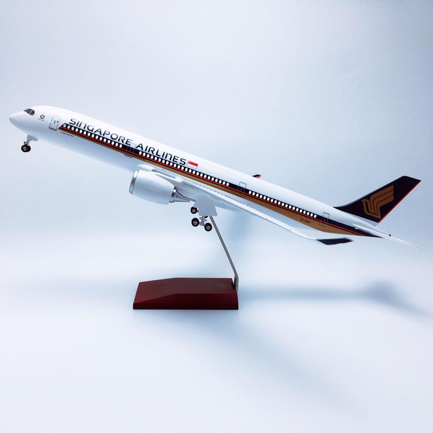 Singapore Airlines (SIA, SQ) AirBus A350-900 Airplane Model (1:144
