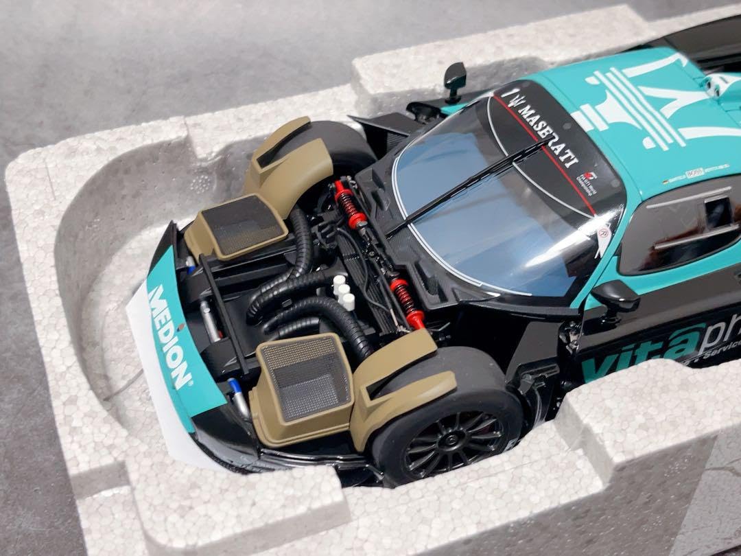 Amazon.co.jp: AUTOart 1/18 マセラティ MC12 FIA GT1 優勝 ミニカー