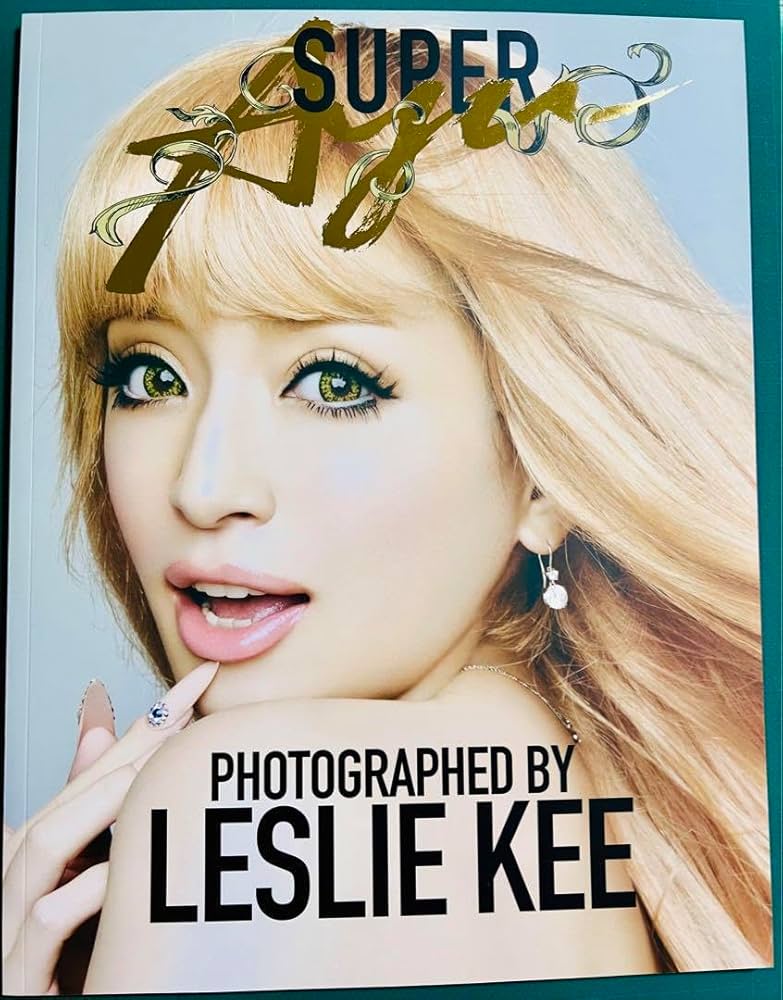 Amazon.co.jp: 浜崎あゆみ 写真集 SUPER Ayu LIVE BOOK : おもちゃ