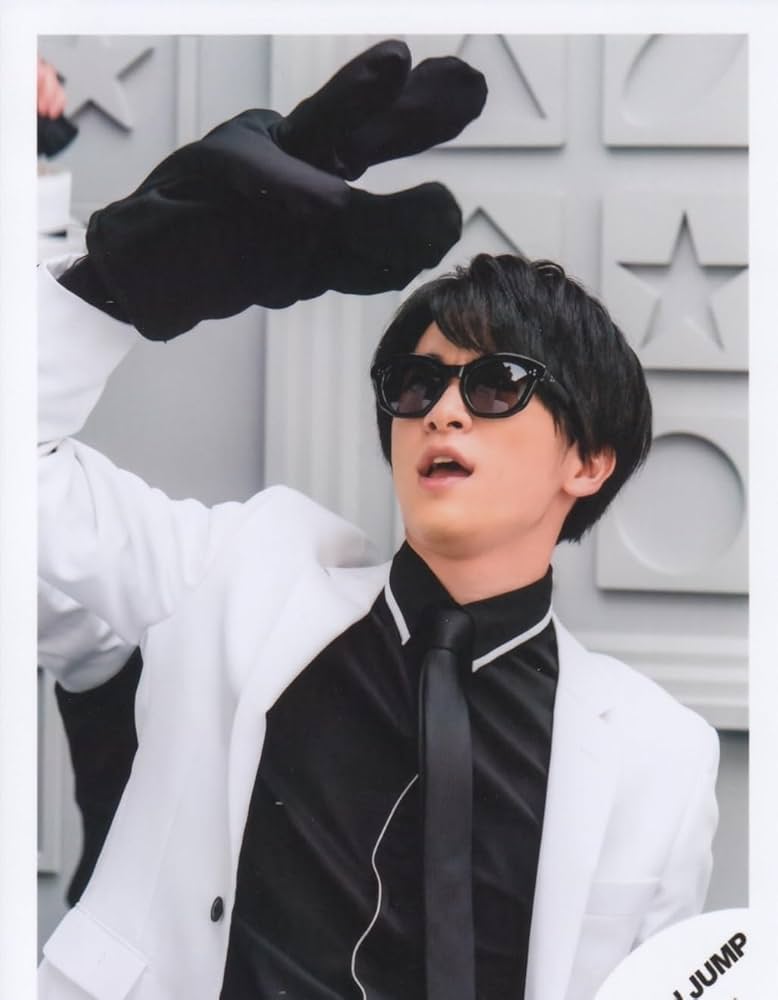 Amazon.co.jp: Hey! Say! JUMP 公式生写真（知念侑李）HC00092 : おもちゃ