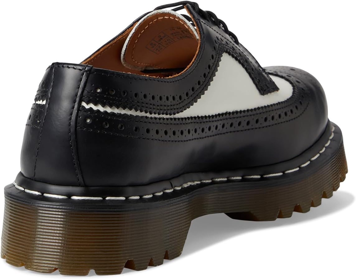 Amazon.com: Dr. Martens,3989 Brogue BEX 3 眼皮革翼尖鞋,男女,黑色和