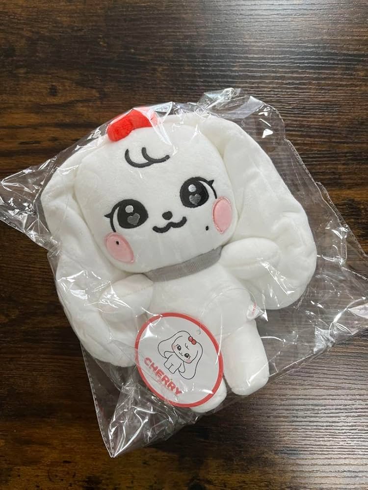 Amazon.co.jp: IVE ぬいぐるみ MINIVE ミニブ CHERRY／ウォニョン