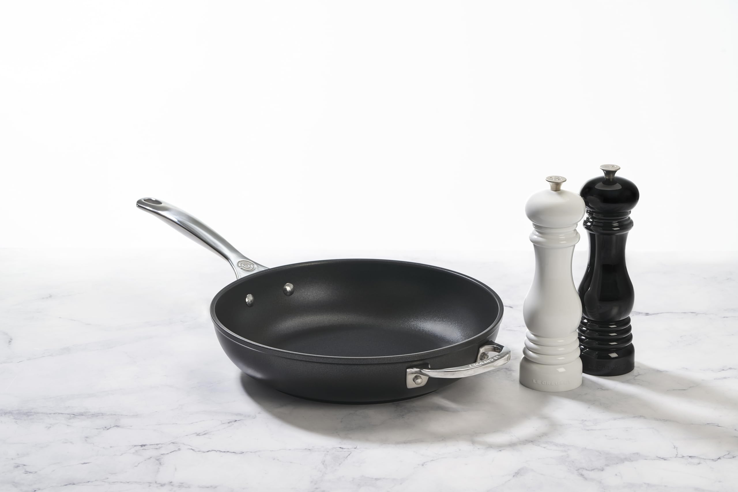 Amazon | Le Creuset ソルトアンドペッパーミルセット 各8インチ x 2 1