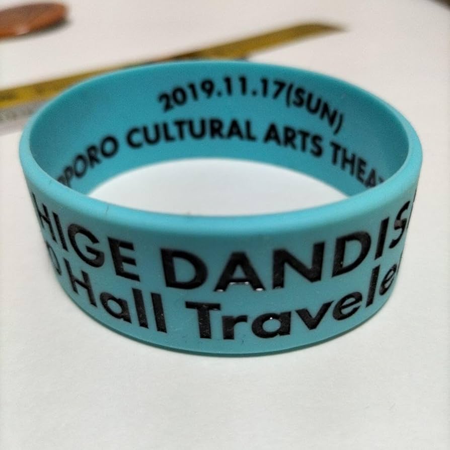 Amazon.co.jp: official髭男dism ツアーグッズ ラバーバンド 缶バッジ