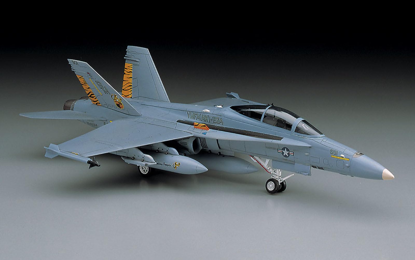 Amazon.com: Hasegawa 1/72 F/A-18D Hornet : Arts, Crafts & Sewing