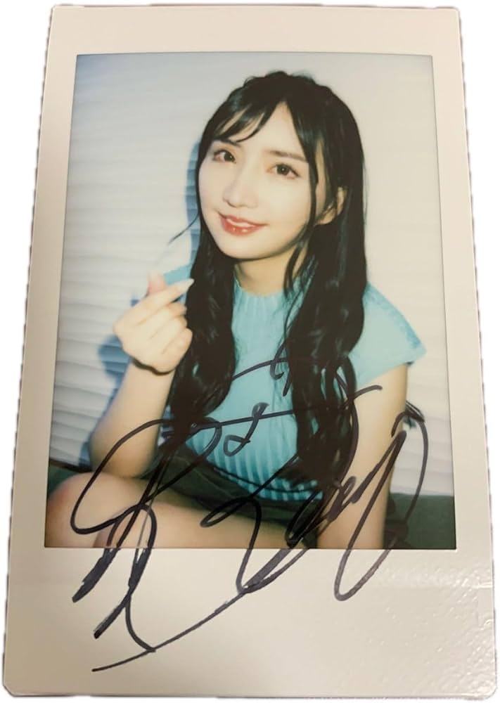 Amazon.co.jp: 楪カレン Karen3 直筆サイン入りチェキ c : おもちゃ