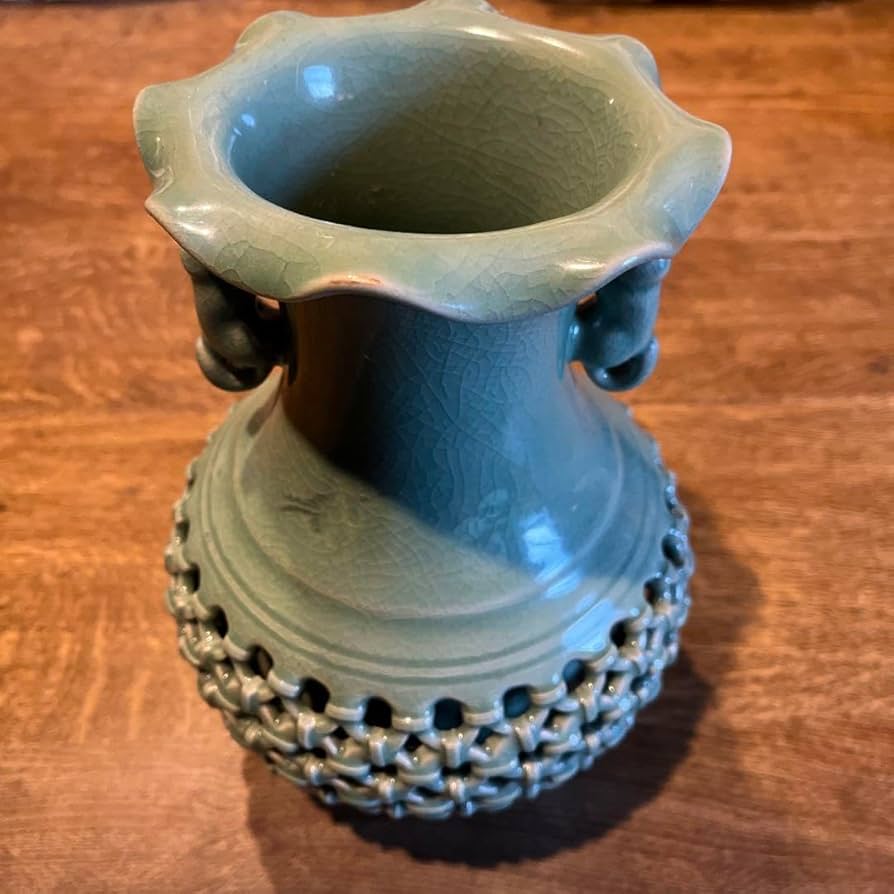 Amazon.co.jp: 青磁 光成陶窯 沈潤興 花瓶 共箱 : ホビー