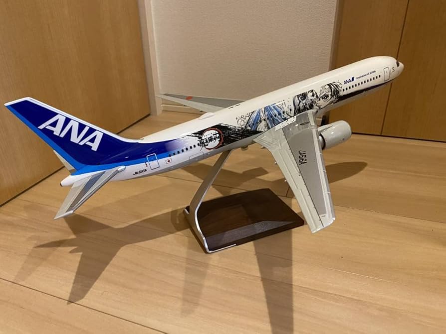 Amazon.co.jp: パックミン 1/100 B767-300ER じえっと 全日空 ANA公式