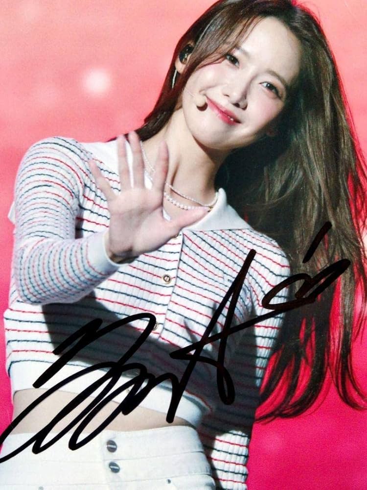 Amazon.co.jp: ユナ直筆サイン入り2Lサイズ写真…YoonA…少女時代 : おもちゃ