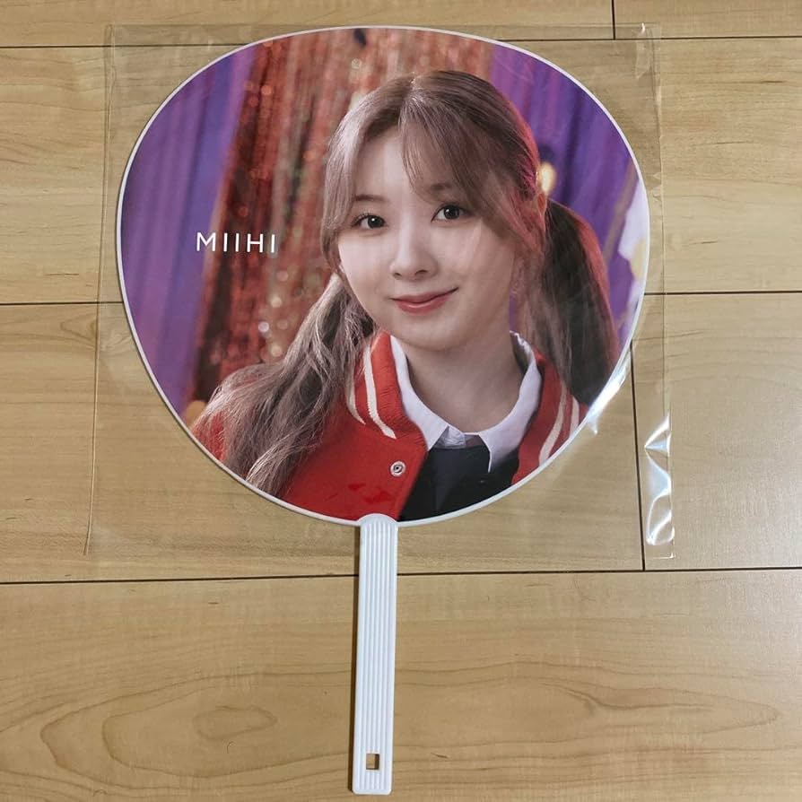 Amazon.co.jp: ミイヒ うちわ NiziU ファンミ : ホーム＆キッチン