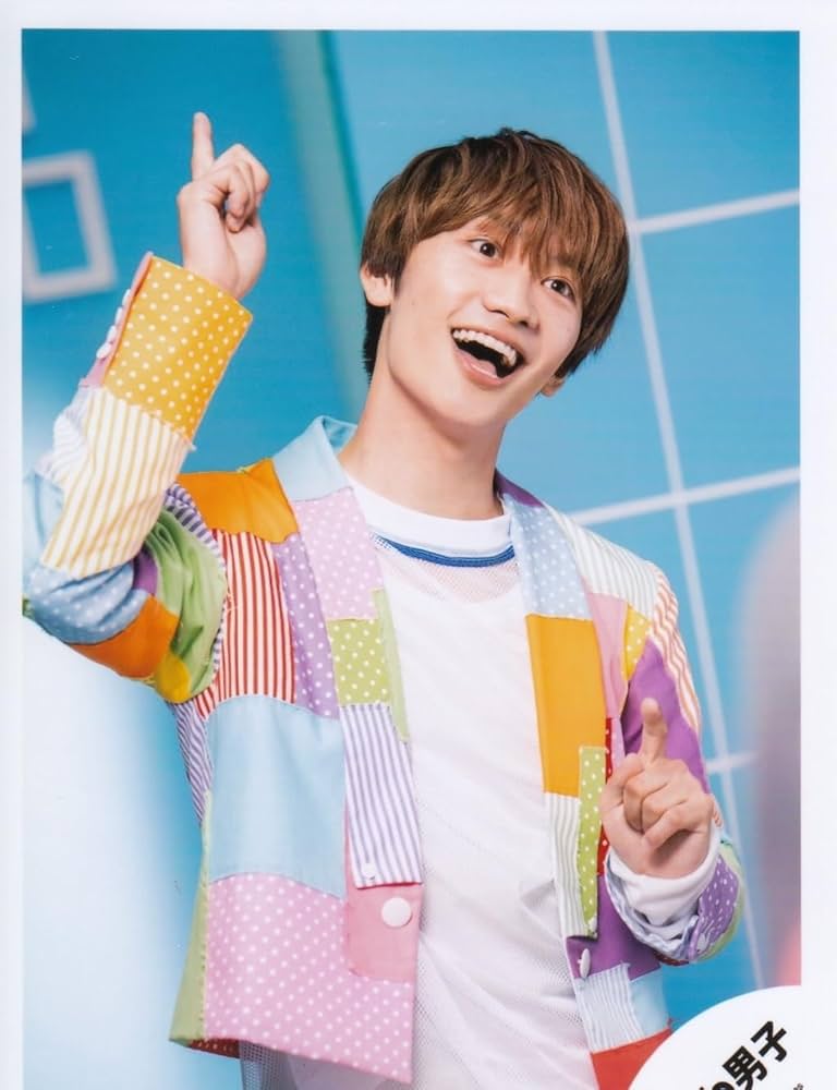 Amazon.co.jp: なにわ男子 公式 生 写真（藤原丈一郎）J00899 : おもちゃ