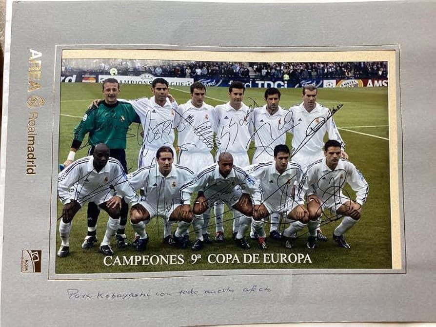 Realmadridの選手の直筆サイン入り集合写真 Realmadridの選手の直筆