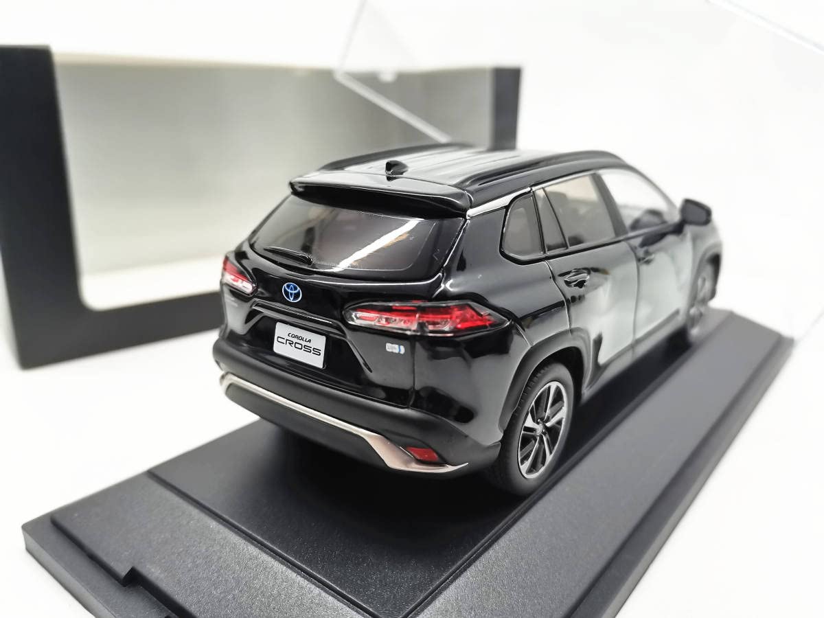 Amazon | 1/30 ミニカー カローラ クロス COROLLA CROSS 黒 | ミニカー